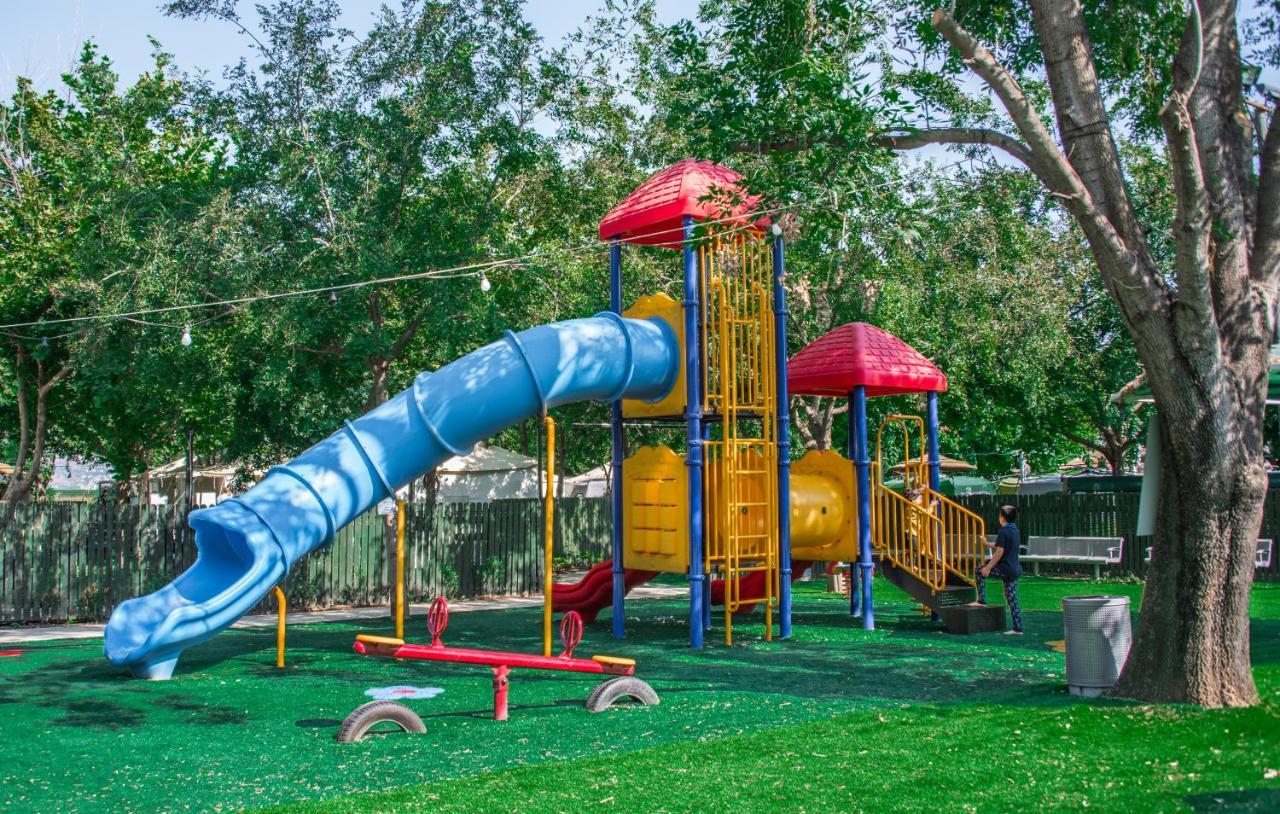 ホテル בלום ווילג' - קייקי כפר בלום エクステリア 写真